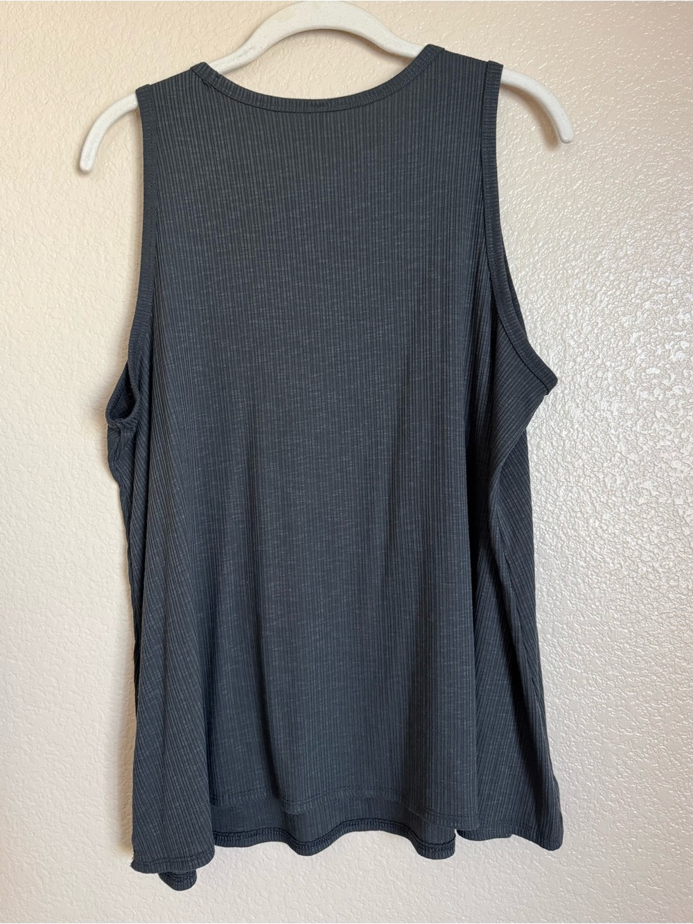 Tank top - Picture 3 of 3
